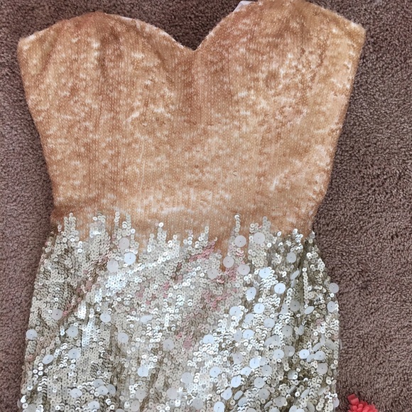 🎉PM Editor Pick🎉Gold n Ivory Sequins Dress - Picture 3 of 4