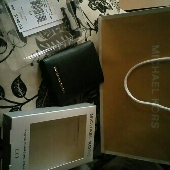 Rechargeable Michael Kors Wallet