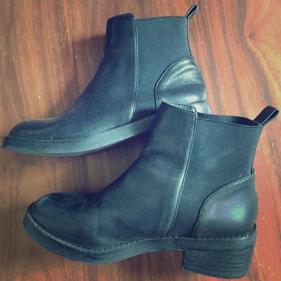Steve Madden shrill ankle booties