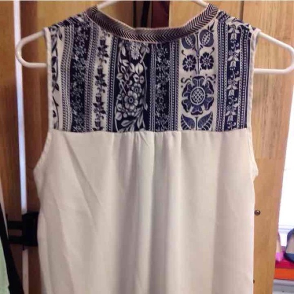SOLD Small Tribal sleeveless top! - Picture 4 of 4
