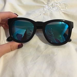Wildfox Sunglasses "classic fox-deluxe"