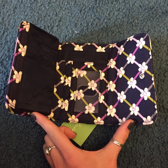 New Vera Bradley euro wallet in floral nightingale - Picture 3 of 4