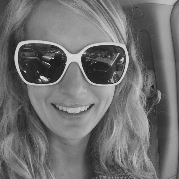 Meet your Posher, Kristin - Picture 2 of 2