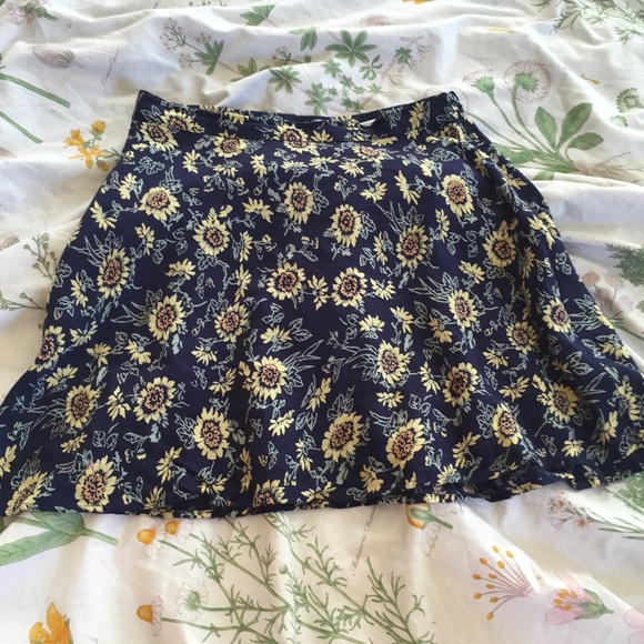 URBAN OUTFITTERS KIMCHI BLUE FLORAL SKIRT
