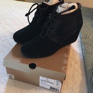 TOMS Desert Wedge Boot Size 8