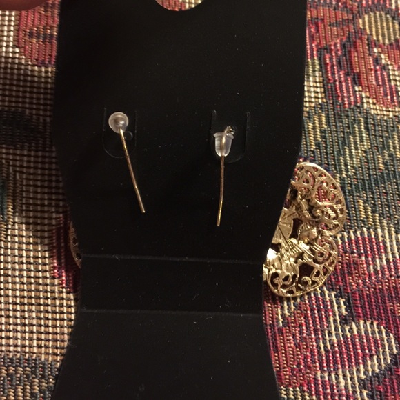 Earrings - Picture 2 of 3