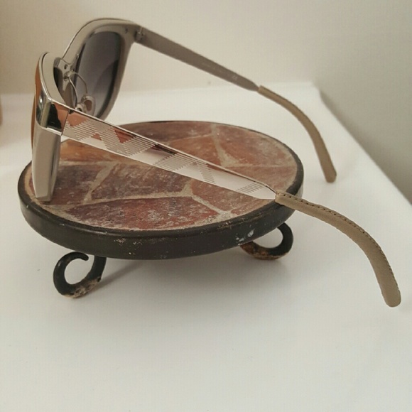 Burberry sunglasses - Picture 2 of 4