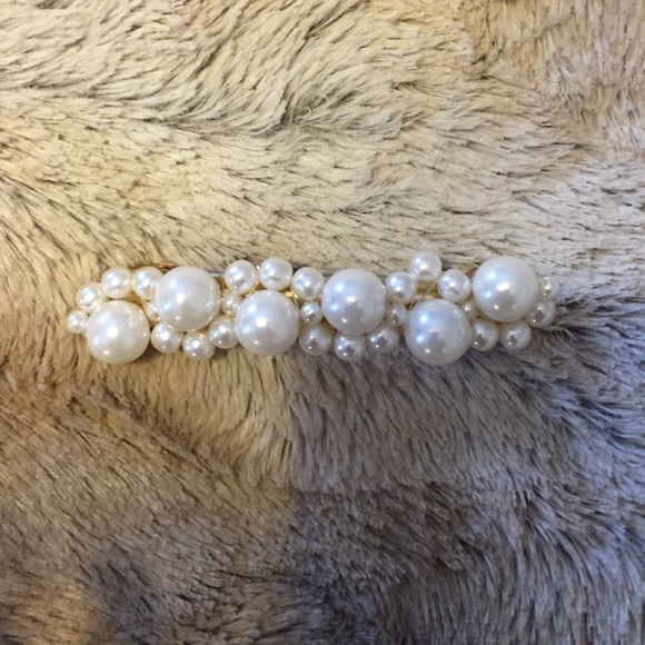 Pearl hair clip