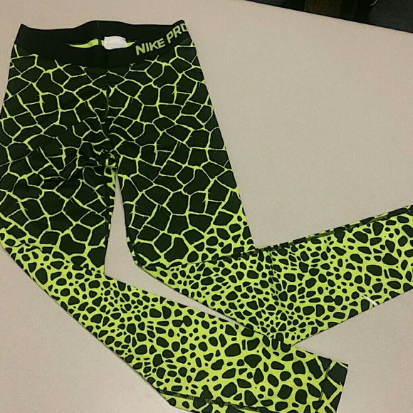 Nike giraffe leggings