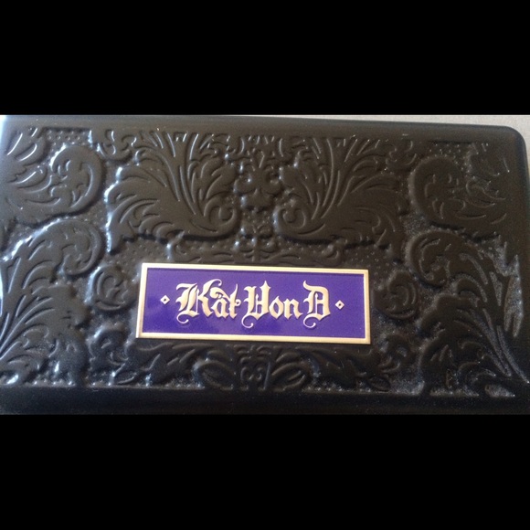 Kat Von D Poetica palette