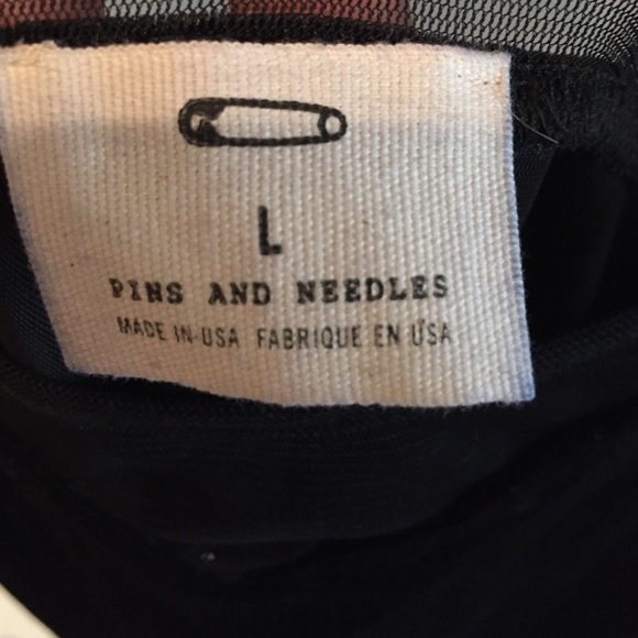 Pins and Needles mesh and velvet top size L - Picture 2 of 3