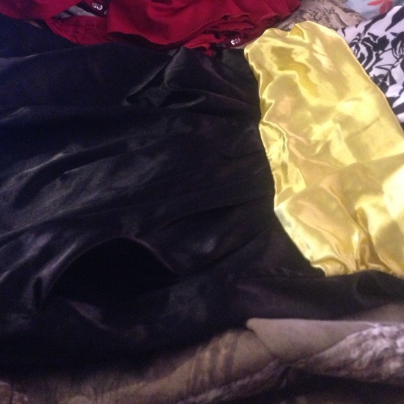 Short black dress - Picture 2 of 3