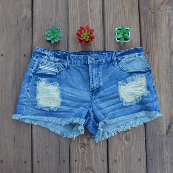 Boutique Fearless Fringe Denim Shorts - Picture 5 of 6