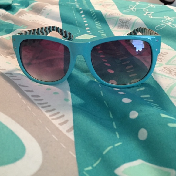 Tribal Print Sunglasses - Picture 1 of 2