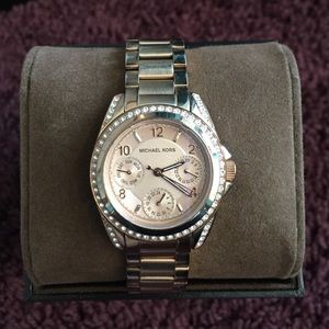 Michael kors rose gold watch✨
