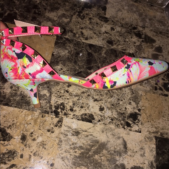 Studded shoes - Picture 2 of 2