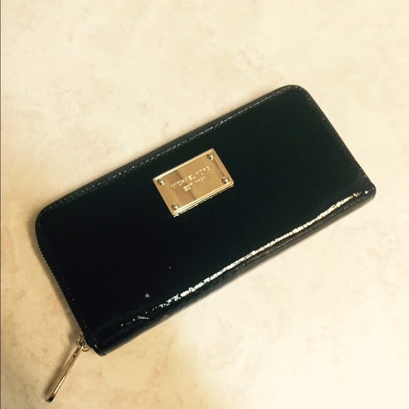 Black authentic Michael Kors wallet