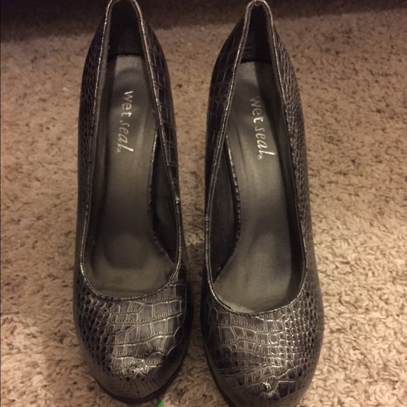 Wet Seal pumps