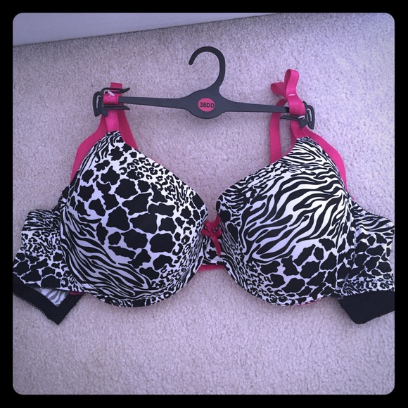 2 brand new bras size 38DD