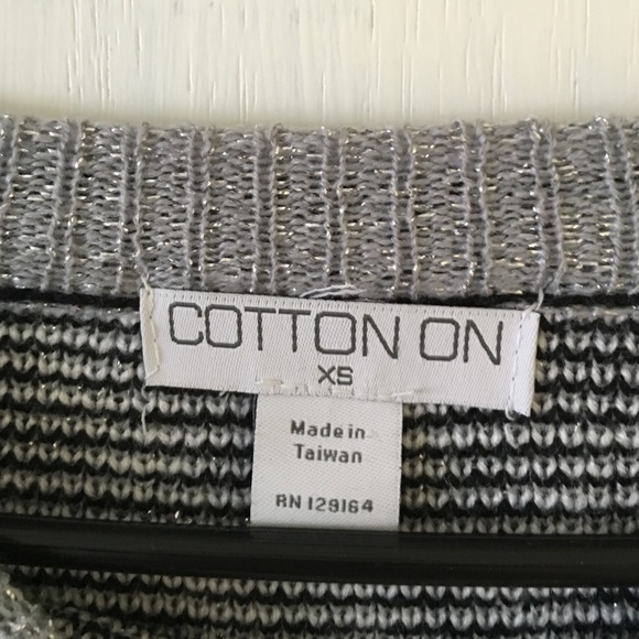 Two sweaters - Picture 2 of 4