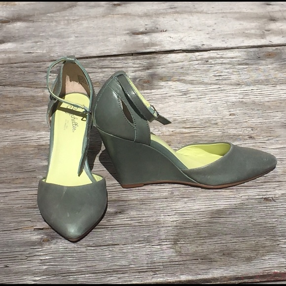 Green ankle strap Seychelles wedges