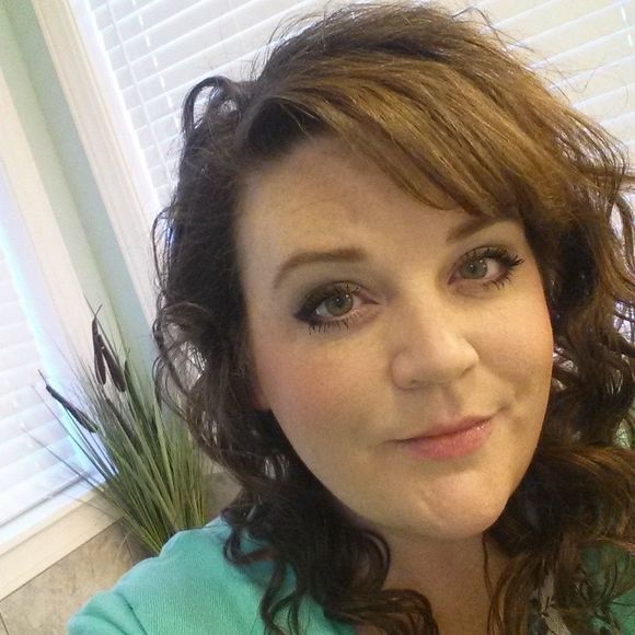 Meet your Posher, Melanie - Picture 2 of 3