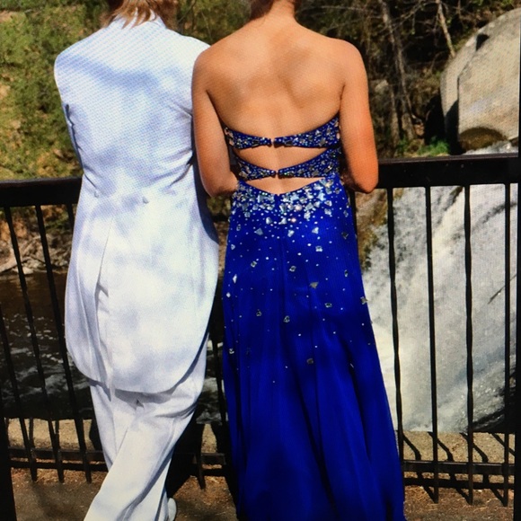 PROM DRESS - Picture 2 of 4