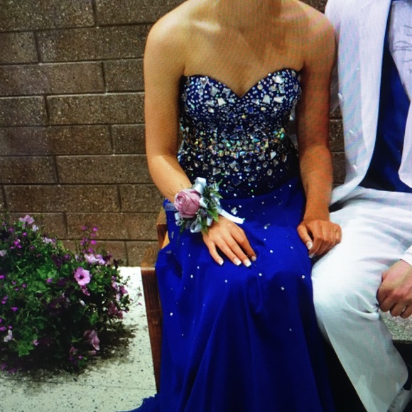 PROM DRESS - Picture 4 of 4