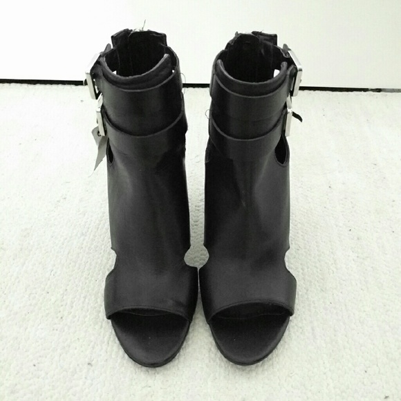 ⛔SOLD⛔ Black Leather Zara Cut-Out Booties - Picture 2 of 4