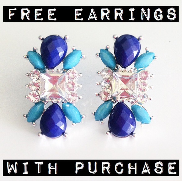 💎 FREE W PURCHASE Blue Earrings 💎