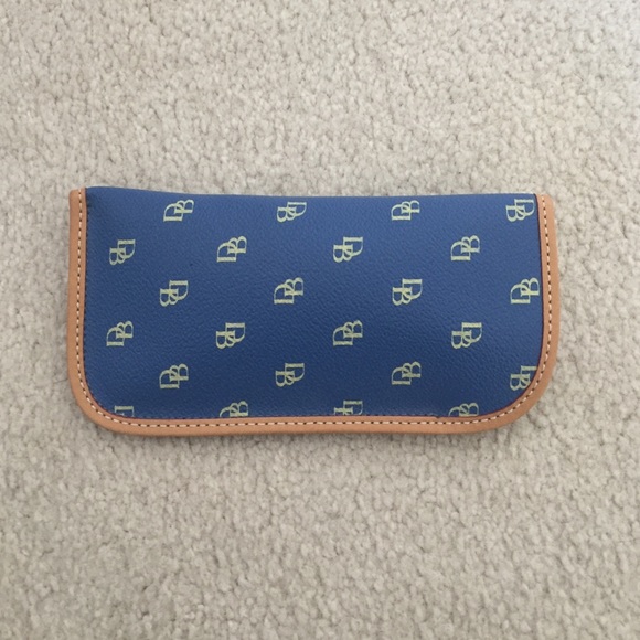 Authentic Dooney and Bourke sunglass sleeve - Picture 1 of 4