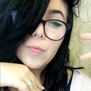 Meet your Posher, Alicia