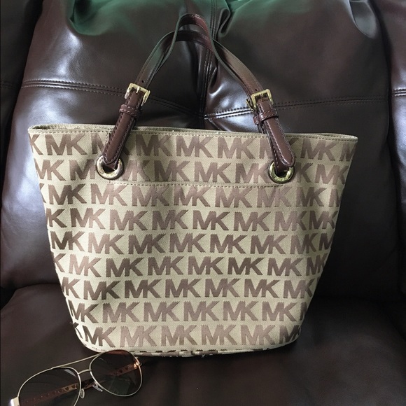 🎉💯% Authentic MK Tote Purse🎉