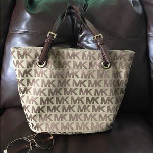 🎉💯% Authentic MK Tote Purse🎉