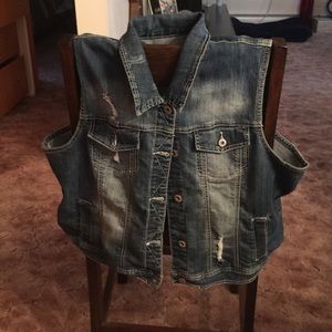 Sleeveless jacket never worn!!