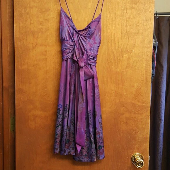 Beautiful dress - Picture 2 of 3
