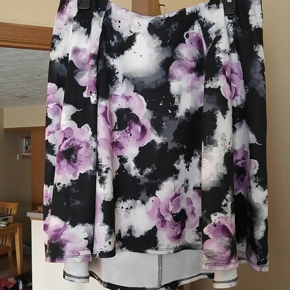 New! Torrid size 0 floral skirt, scuba material