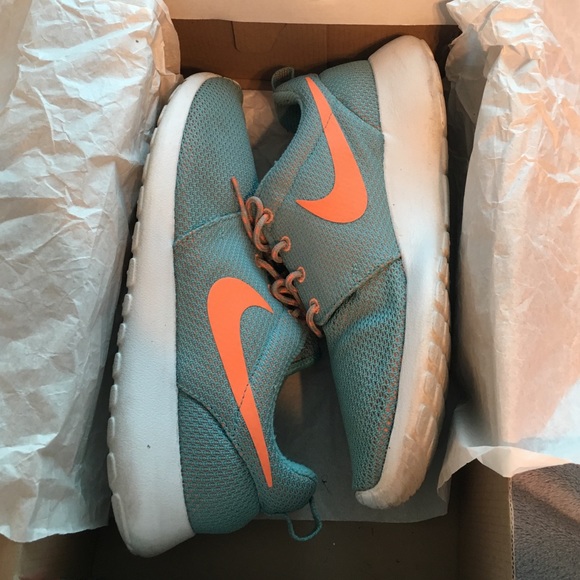 WMNS Nike Rosherun