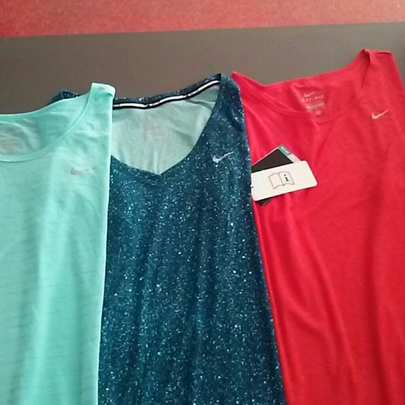 Nike shirts - Picture 2 of 4