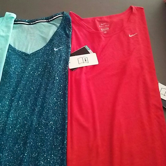 Nike shirts - Picture 4 of 4