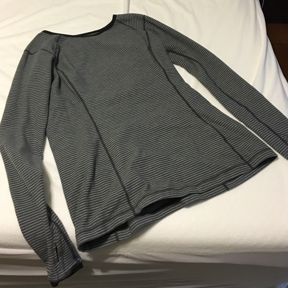 Black and gray reversible LulUlemon long sleeve