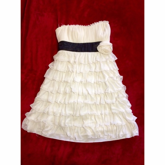 Formal ruffle dress with black ribbon
