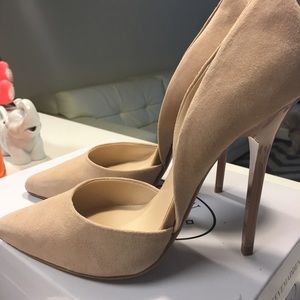 Never worn Steve Madden varcityy pumps