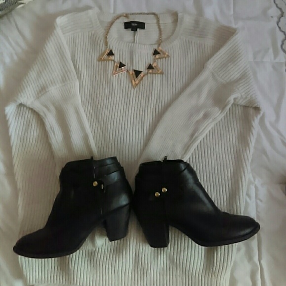 Comfy white mossimo sweater
