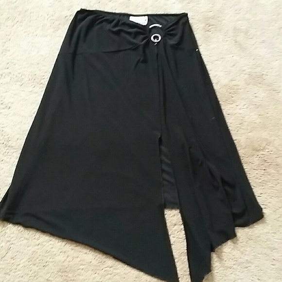 Black side slit skirt