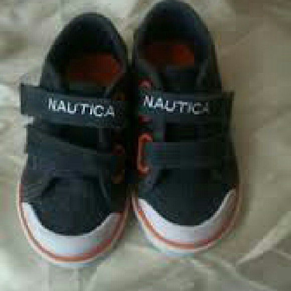 Toddler nautica sneakers with straps