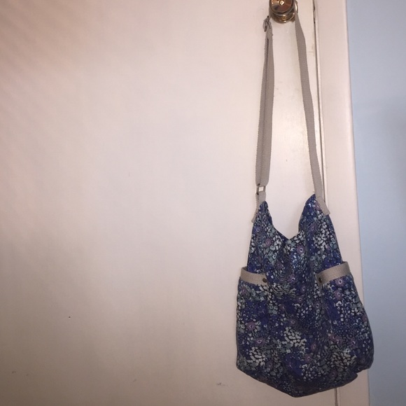 Really cute flower bag/ purse