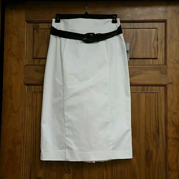 📍White pencil skirt size 4