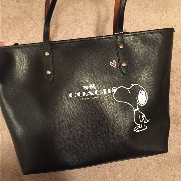Snoopy city zip tote😍