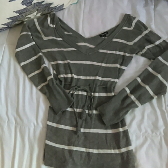 V neck off shoulder sweater